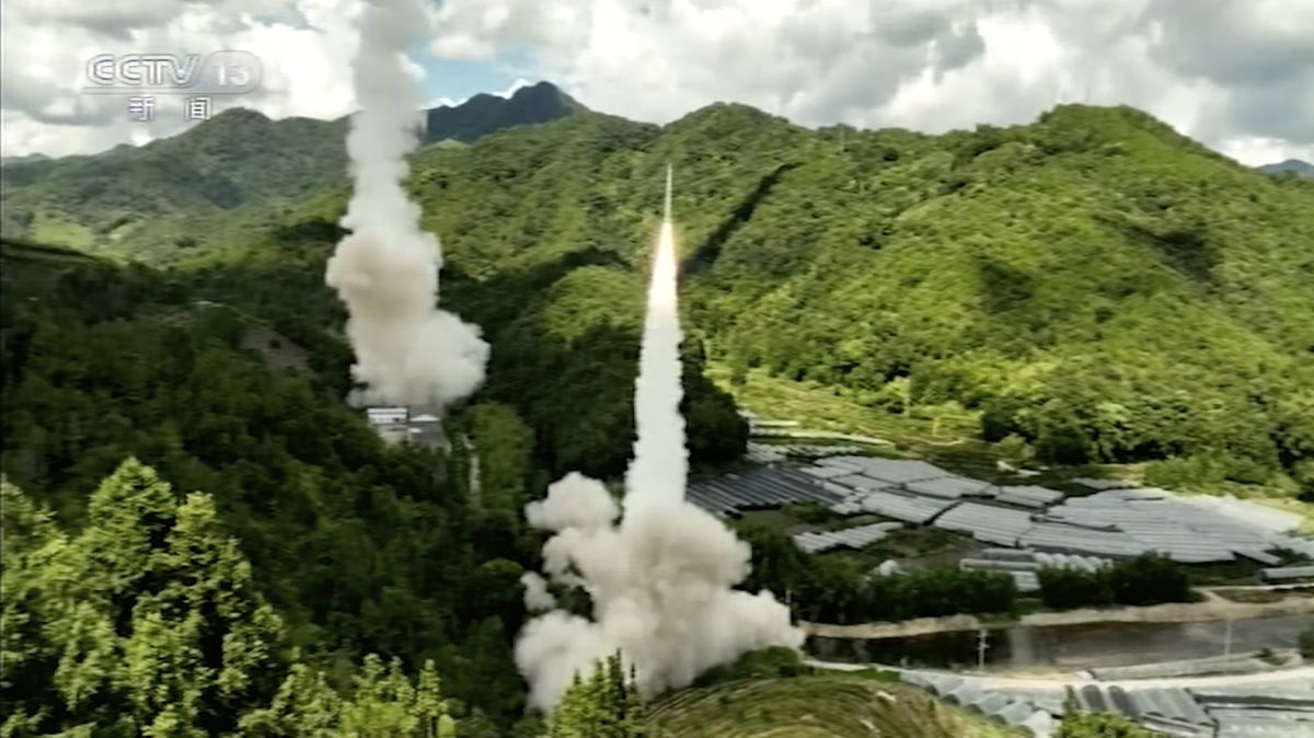 Čína vystřelila pět balistických raket do japonské výlučné ekonomické zóny